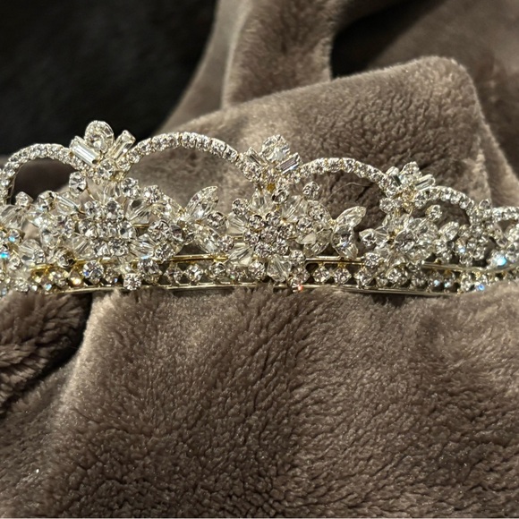 Sparkling Crystal Tiara w Silver accents & Rhinestone Bag-gets & loaded sparkle main image 4